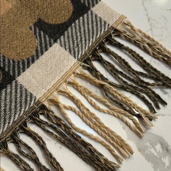 Mickey Mouse Design Checkered Scarf Gift Ready - Picture 5 of 5